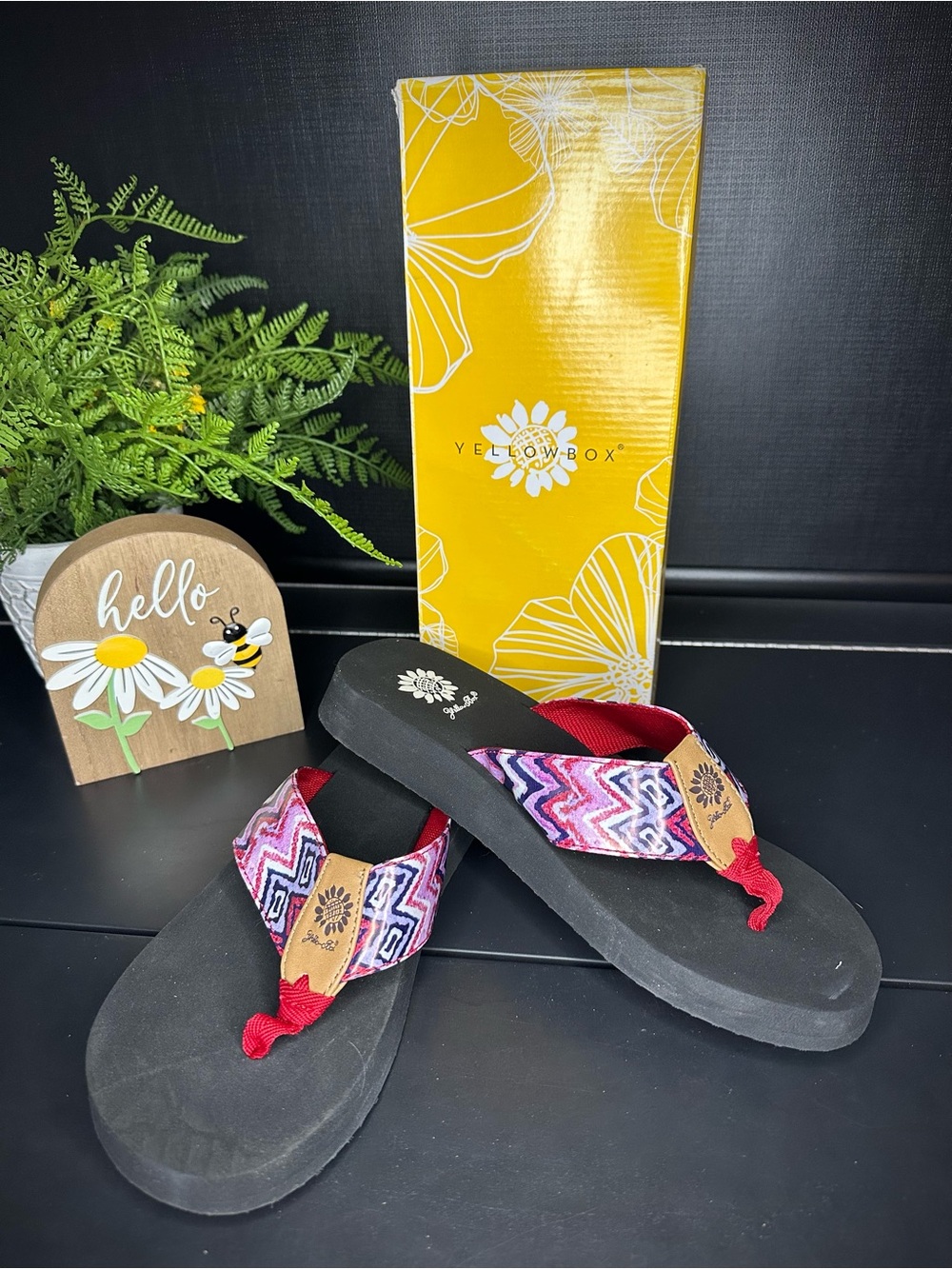 Yellow Box Electra Red Flip Flop Sandals size 8.5